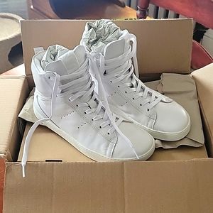 Groundies Universe HiTop